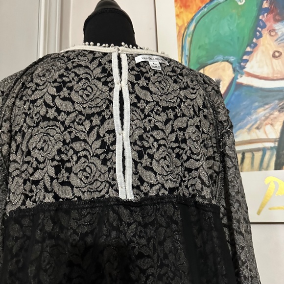 John Paul Richard Textured Floral Bell Sleeve, Black/Cream Blouse with Lace. - Picture 10 of 15